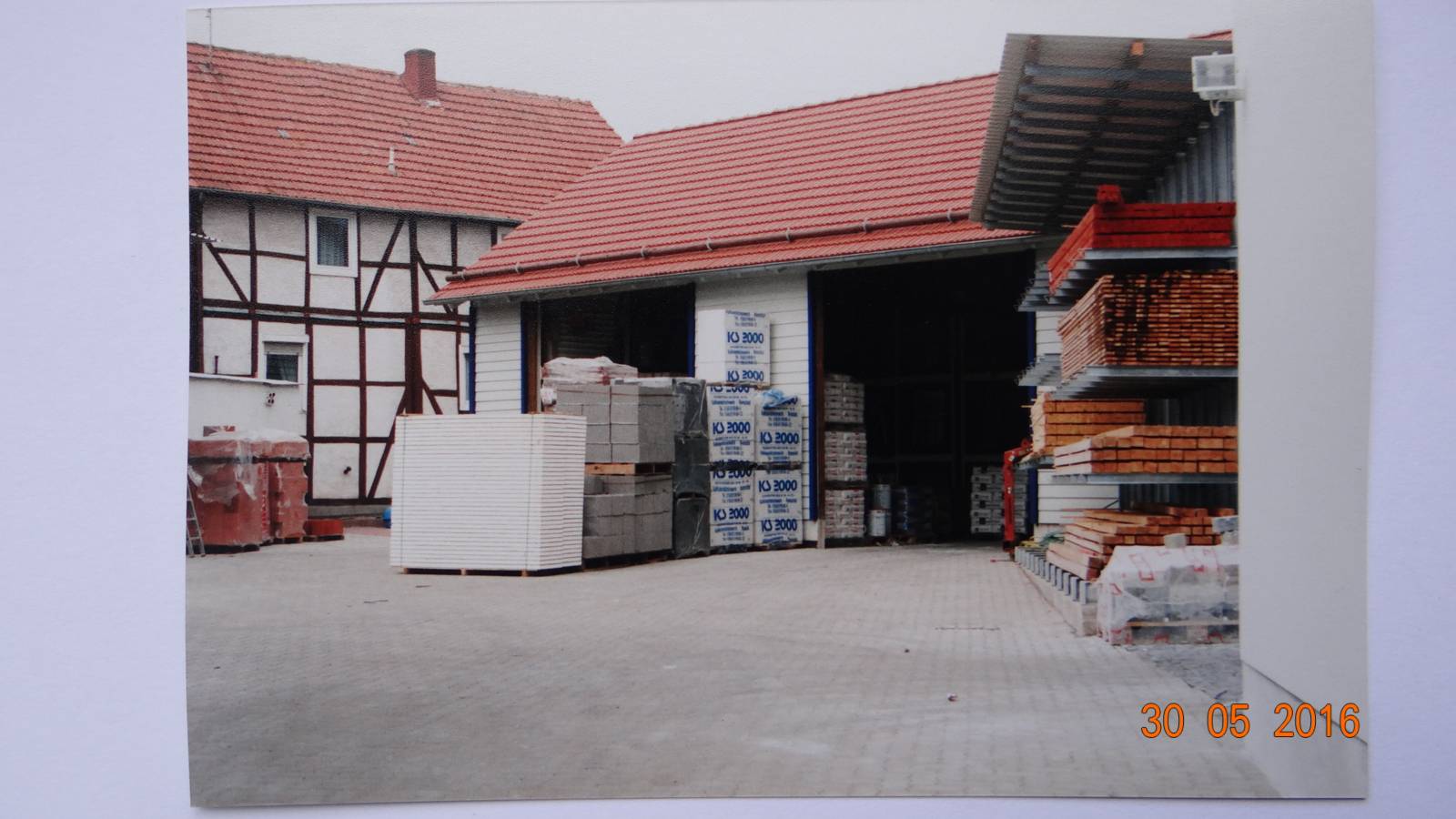 Baustoffe und Holz im Lager von Mähler